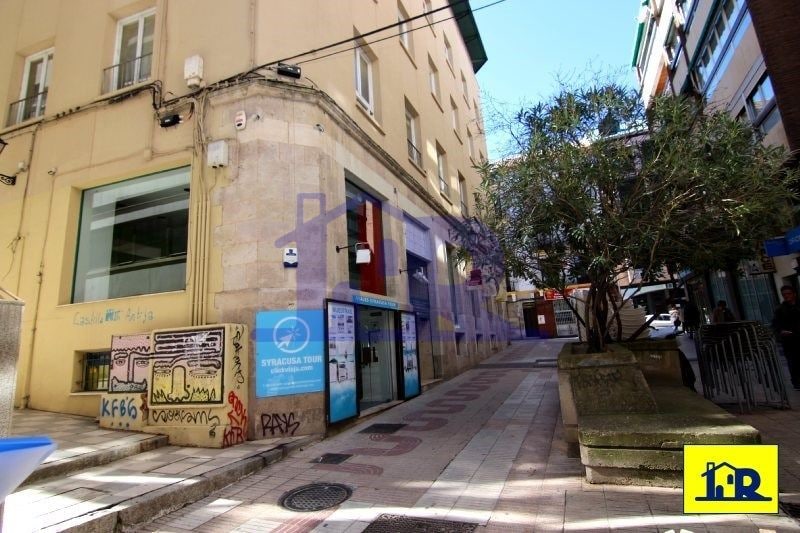 Cuenca, CUE 16002 -  -  - Interior Photo - Image 1 of 7