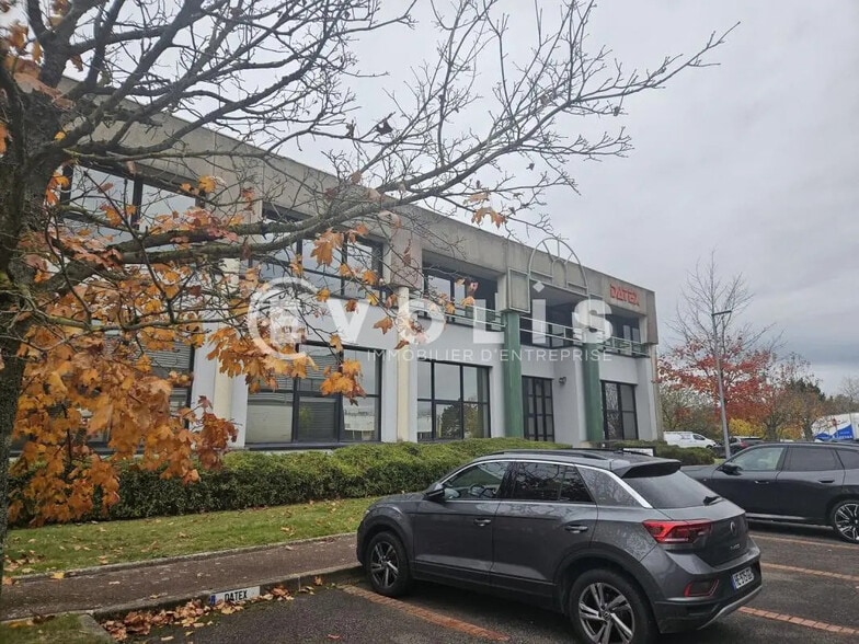 Office in Villejust for lease - Building Photo - Image 1 of 8