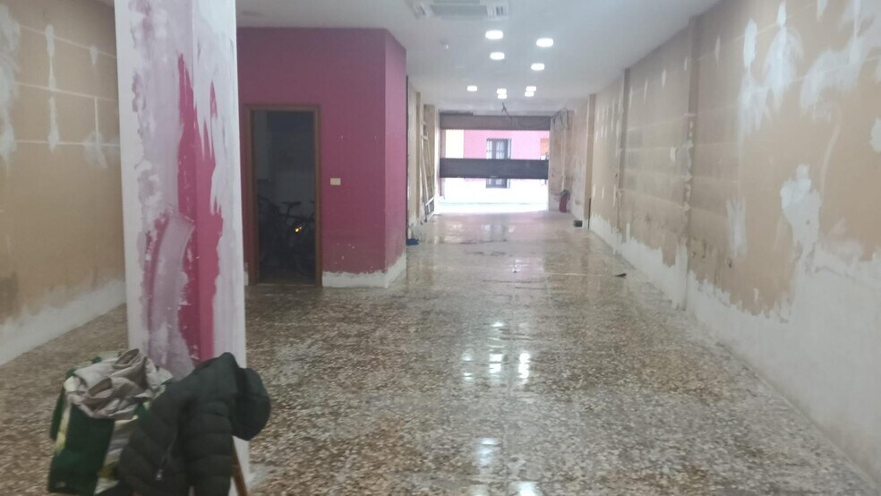 Retail in Algemesí for sale - Interior Photo - Image 3 of 8