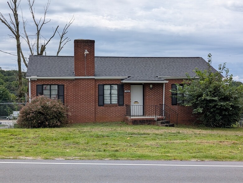 1064 Salisbury Ridge Rd, Winston-Salem, NC for sale - Building Photo - Image 2 of 6