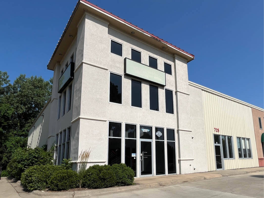 725 N 2nd St, Lawrence, KS for lease Building Photo- Image 1 of 11