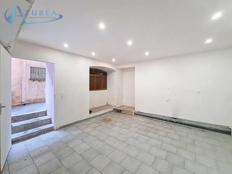 Industrial in Nice for lease - Building Photo - Image 3 of 5