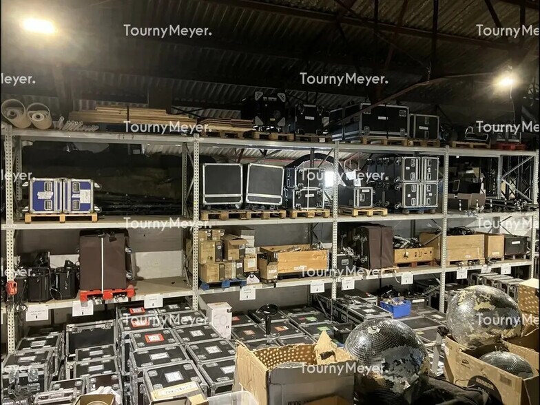 Flex in Mérignac for lease - Interior Photo - Image 2 of 6