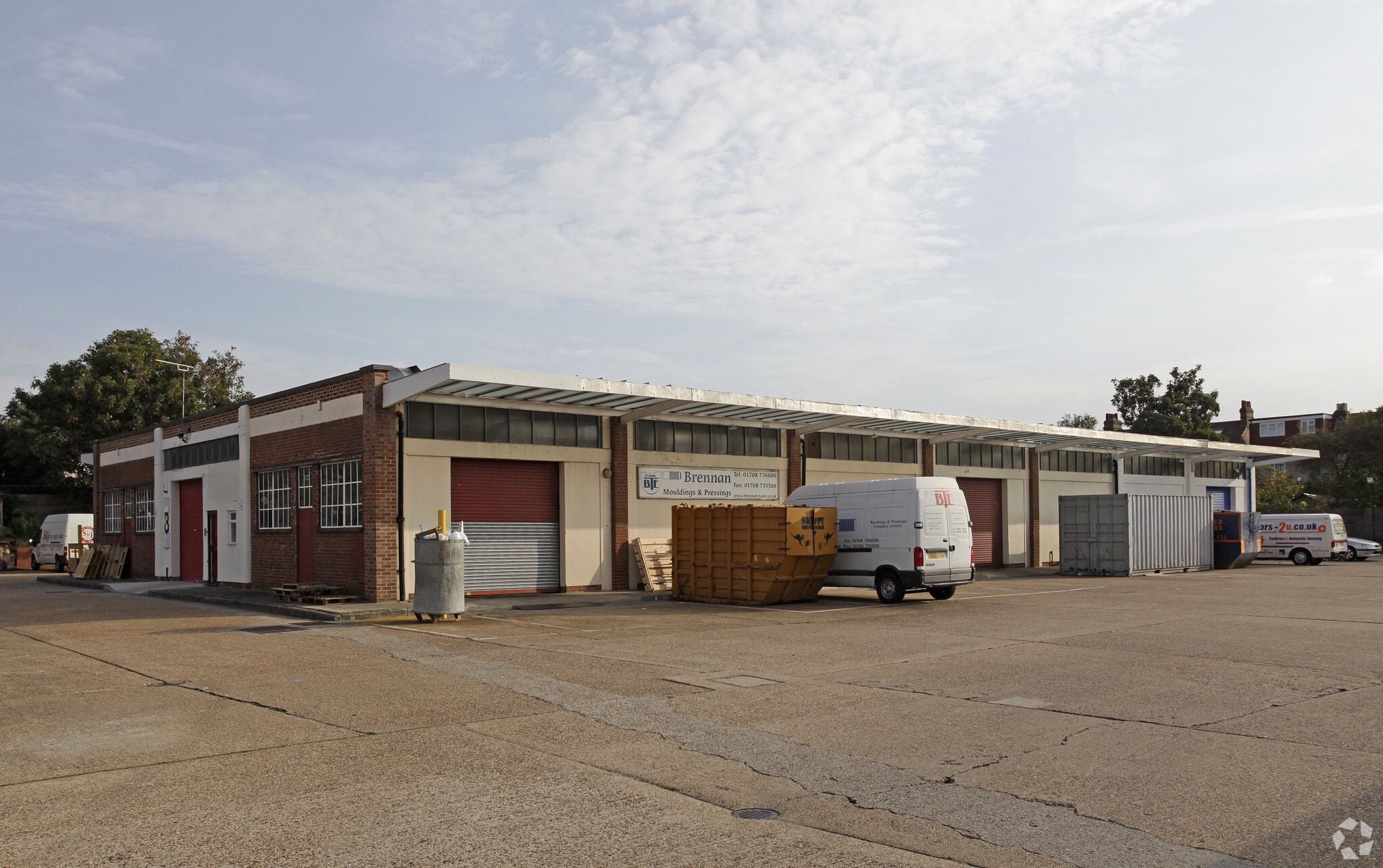 Lyon Rd, Romford for lease Primary Photo- Image 1 of 8