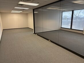 540-550 W Frontage Rd, Northfield, IL for lease Building Photo- Image 2 of 4