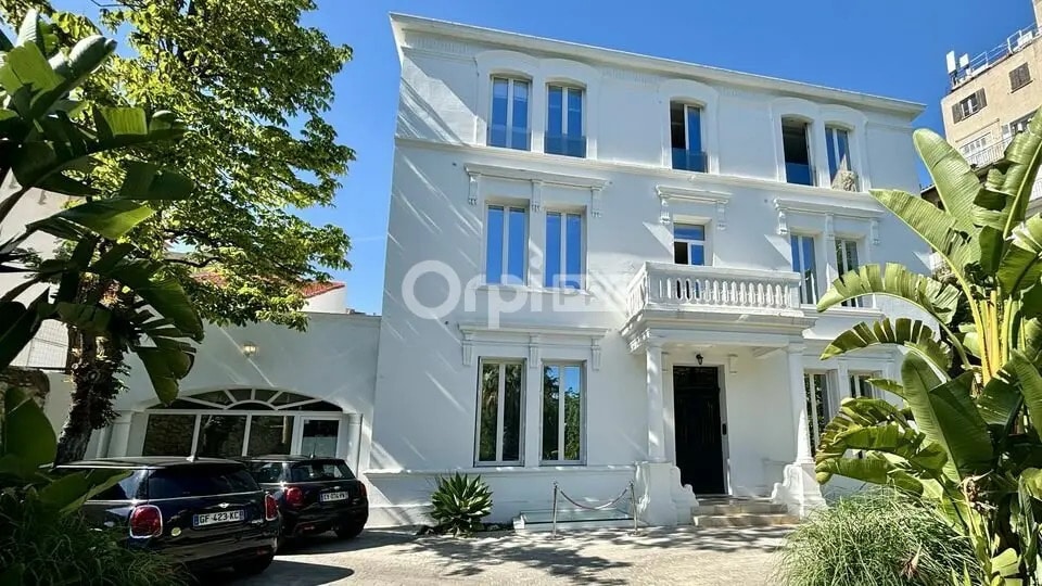 Office in Marseille for lease - Building Photo - Image 1 of 8