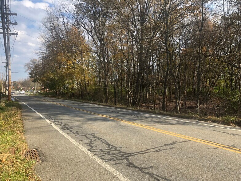 157 River Rd, Montville, NJ 07045