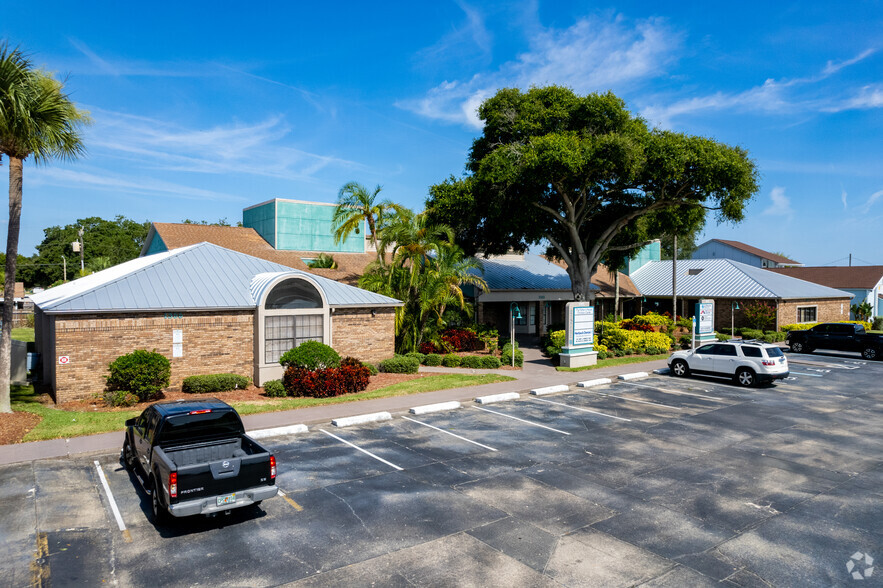 1355 N Courtenay Pky, Merritt Island, FL for sale - Primary Photo - Image 1 of 1