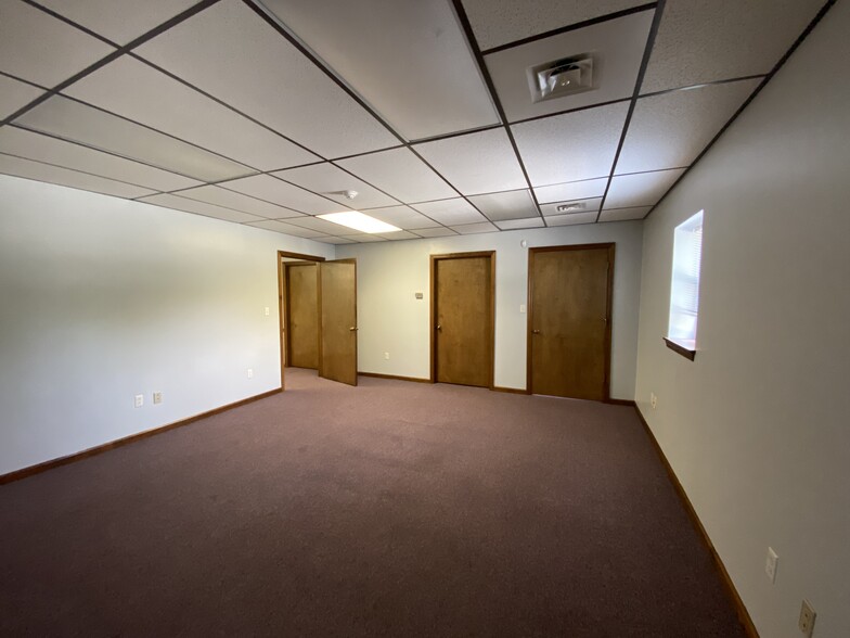 4893 Route 30 Hwy, Greensburg, PA for lease - Interior Photo - Image 3 of 11