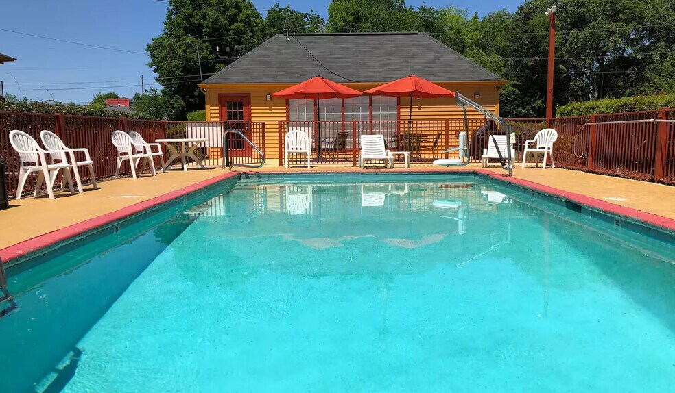 2420 N Broad St, Selma, AL 36701 Baymont by Wyndham Selma