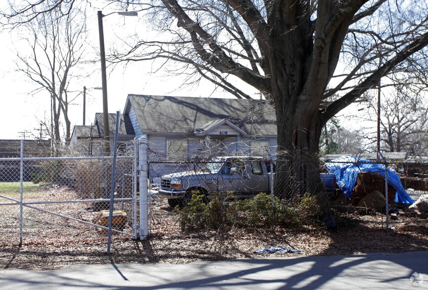 608 Rountree Rd, Charlotte, NC for lease - Building Photo - Image 3 of 17