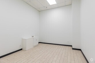 4244-4944 Poplar Level Rd, Louisville, KY for lease Interior Photo- Image 2 of 3