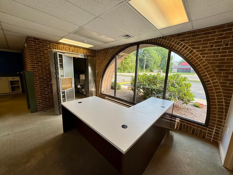 126 S 3rd St, Oxford, PA for lease - Building Photo - Image 2 of 6