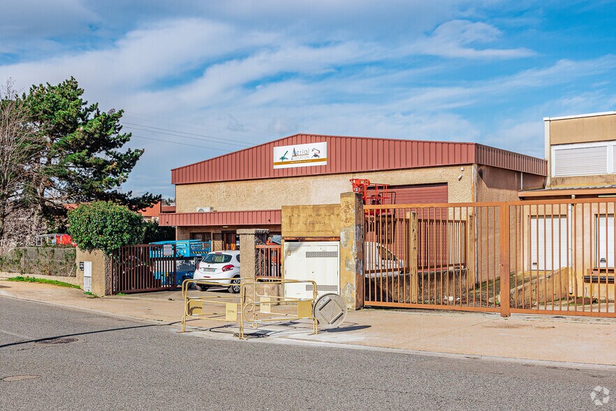 Flex in Saint-Genis-Laval for sale - Primary Photo - Image 1 of 2