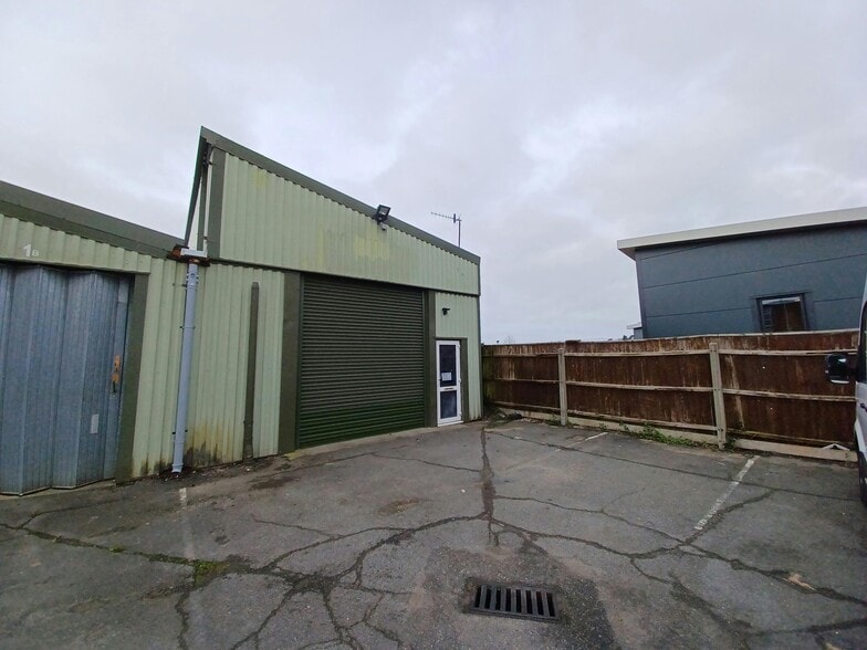 Crow Arch Ln, Ringwood for sale - Building Photo - Image 1 of 1