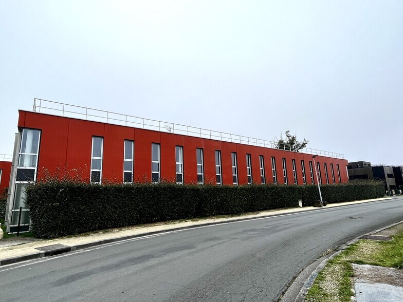 40 Avenue Ferdinand De Lesseps, Canéjan for lease - Building Photo - Image 1 of 12