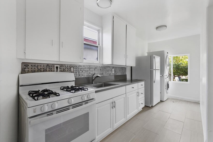 5323 Monte Vista St, Los Angeles, CA for sale - Building Photo - Image 2 of 16