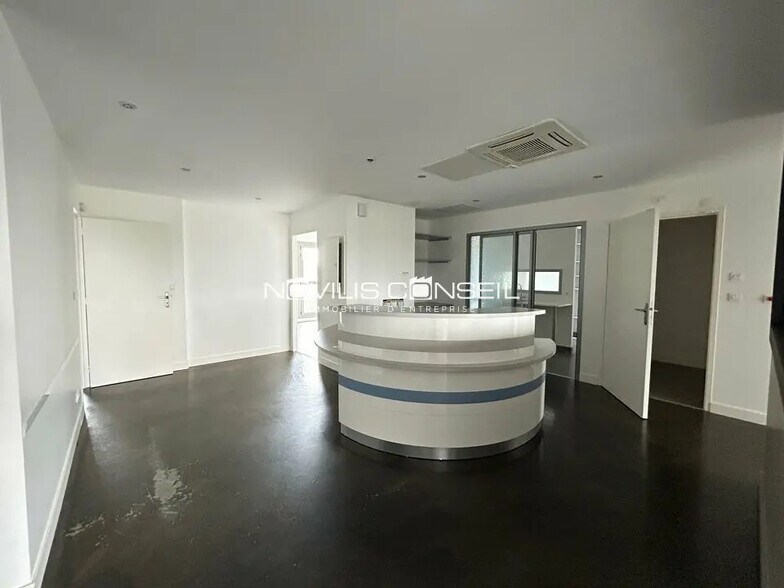 Office in Tournefeuille for lease - Interior Photo - Image 1 of 8