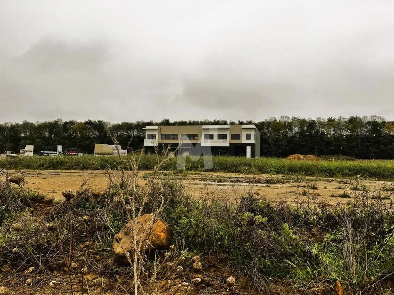 Flex in SAINT-PIERRE-DU-PERRAY for sale - Building Photo - Image 2 of 7