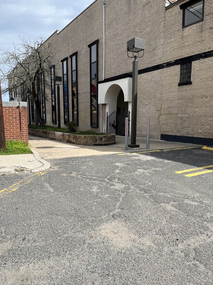 131 Main St, Hackensack, NJ for lease - Building Photo - Image 3 of 13