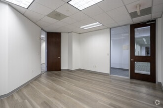 675 Bering Dr, Houston, TX for lease Interior Photo- Image 1 of 4
