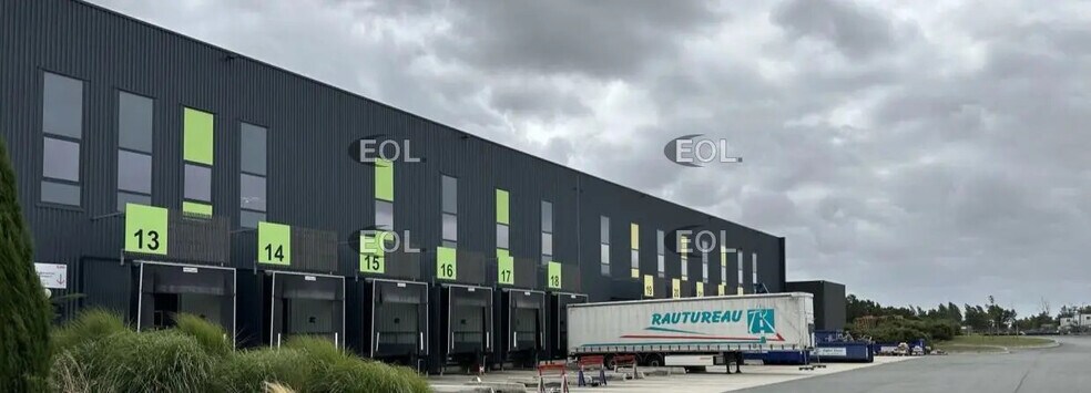 Industrial in Saint-Léger-de-Linières for lease - Building Photo - Image 1 of 4