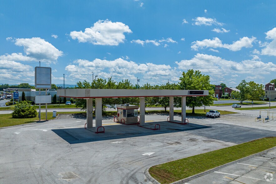 131 N Hall Rd, Alcoa, TN for sale - Building Photo - Image 1 of 1