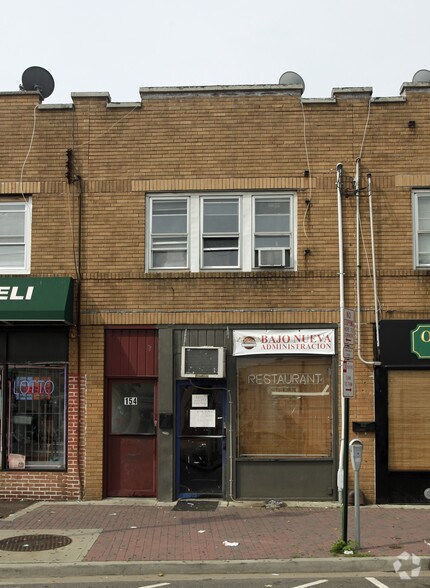 152-154 S Main St, Freeport, NY for sale - Primary Photo - Image 1 of 1