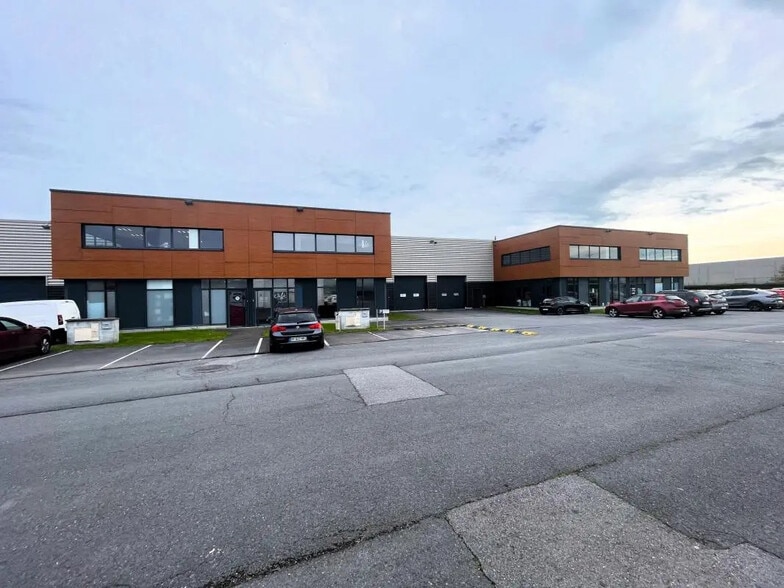 Office in Wambrechies for lease - Building Photo - Image 2 of 13