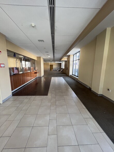 435-437 Broadway, Bayonne, NJ for lease - Interior Photo - Image 2 of 25