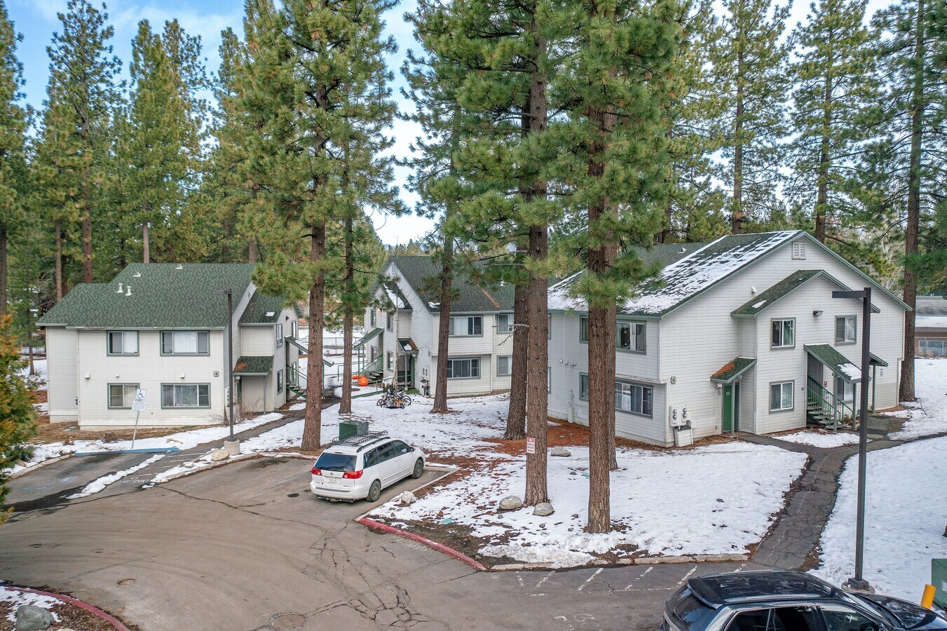 3431 Spruce Ave, South Lake Tahoe, CA 96150 Tahoe Pines Apartments
