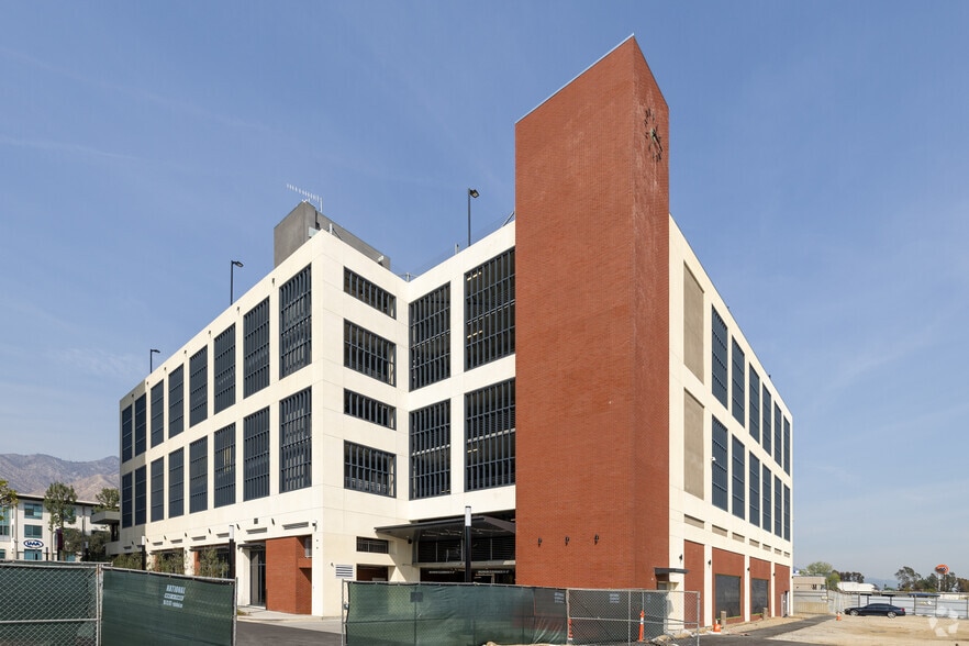 3468-3484 E Foothill Blvd, Pasadena, CA for lease - Primary Photo - Image 1 of 5