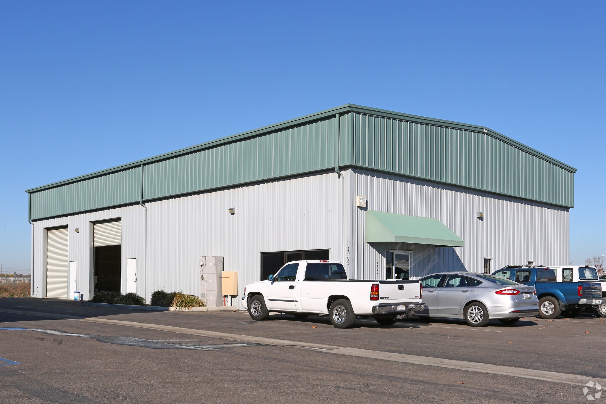 1002 E Walnut Ave, Tulare, CA for sale Primary Photo- Image 1 of 1