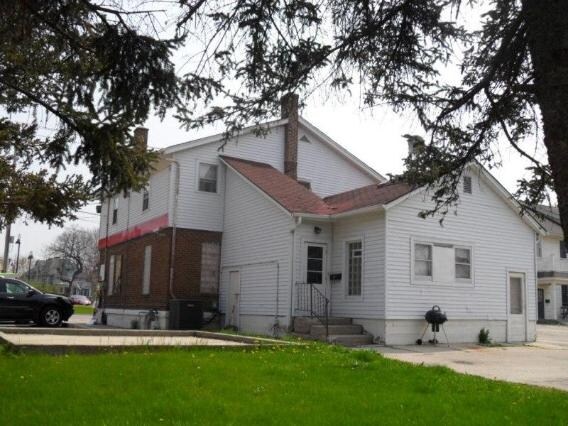 201 N Rochester St, Mukwonago, WI for sale - Building Photo - Image 1 of 1