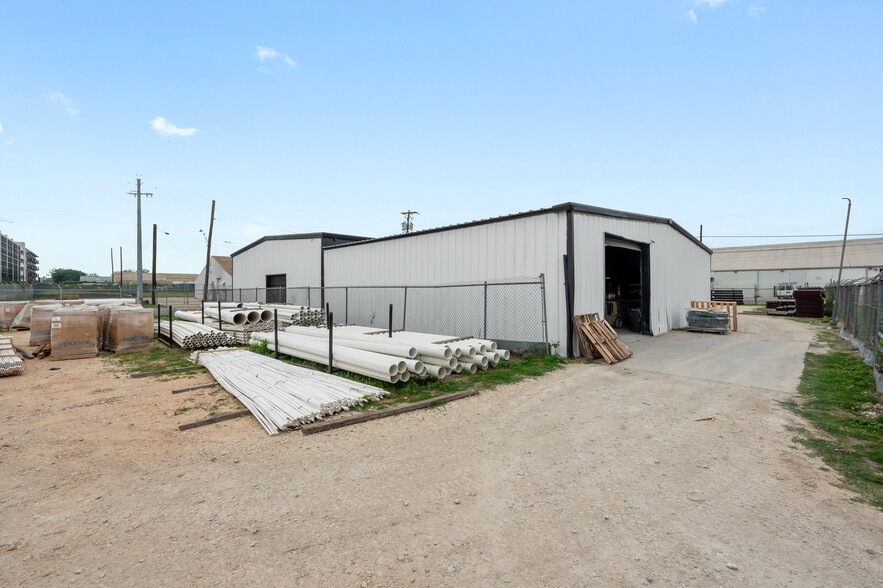 403 Industrial Blvd, Austin, TX for lease - Building Photo - Image 2 of 3