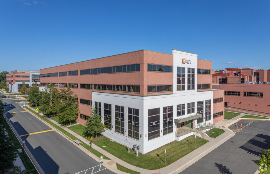 3620 Joseph Siewick Dr, Fairfax, VA for lease - Building Photo - Image 1 of 18