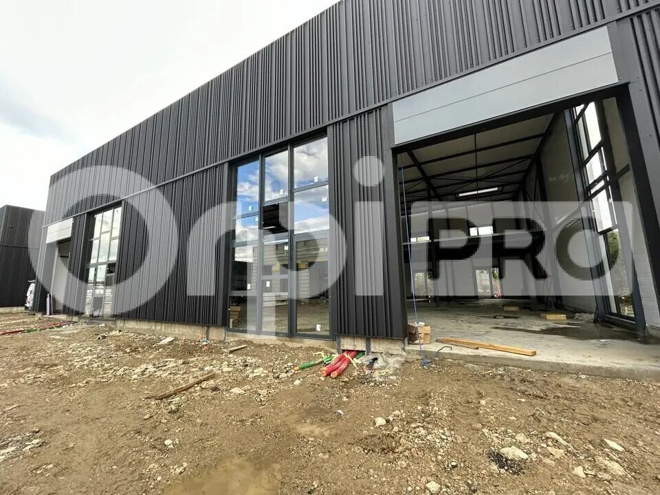 Flex in Trévoux for lease Building Photo- Image 1 of 5