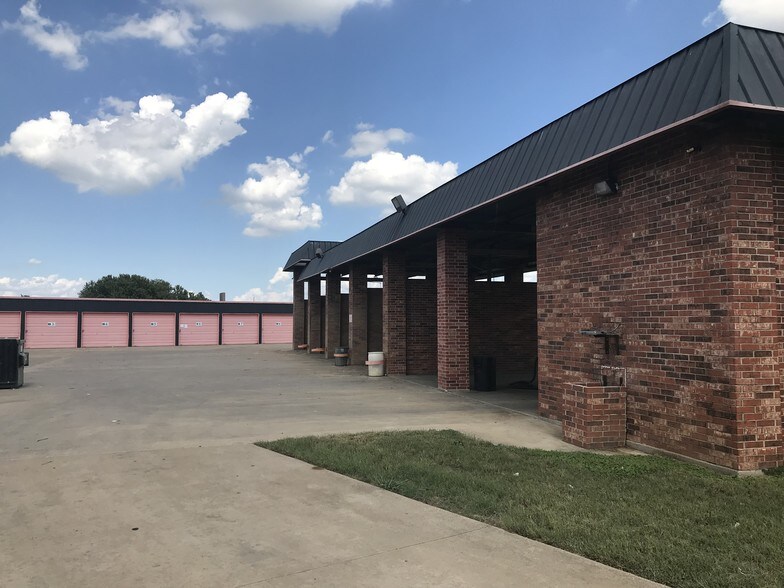 1300 S Washington St, Pilot Point, TX for sale - Other - Image 1 of 1