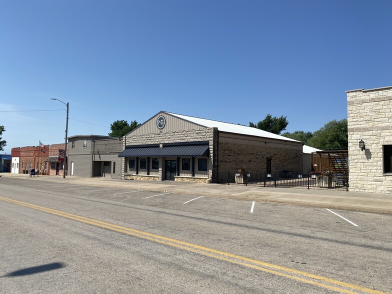 215 Main St, Maple Hill, KS for sale - Building Photo - Image 1 of 1