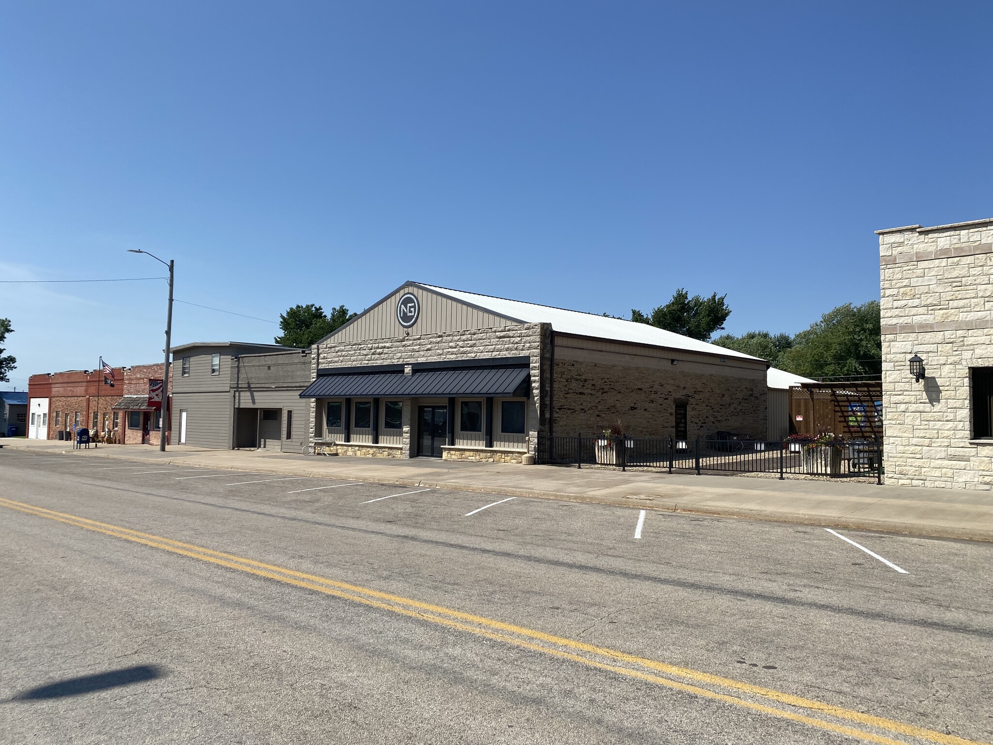 215 Main St, Maple Hill, KS for sale Building Photo- Image 1 of 1