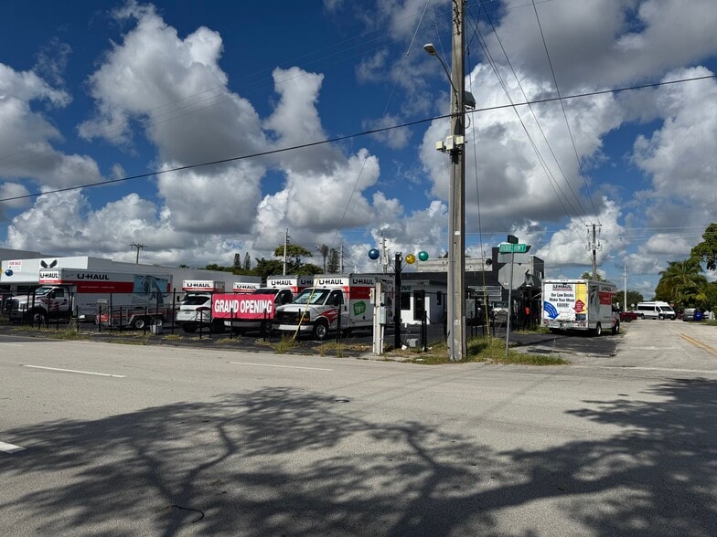 1822 N Dixie Hwy, Hollywood, FL for sale - Building Photo - Image 2 of 18