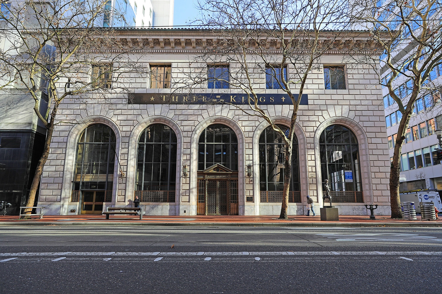 320 SW 6th Ave, Portland, OR for lease Building Photo- Image 1 of 10