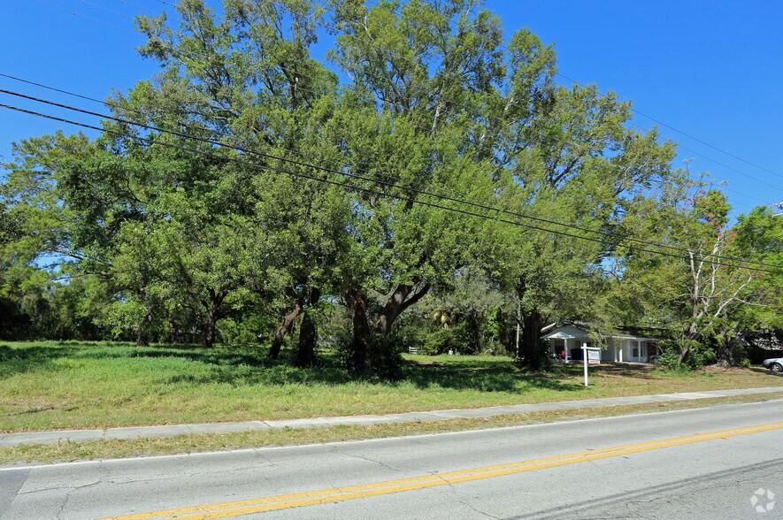 502 E Windhorst Rd, Brandon, FL 33510