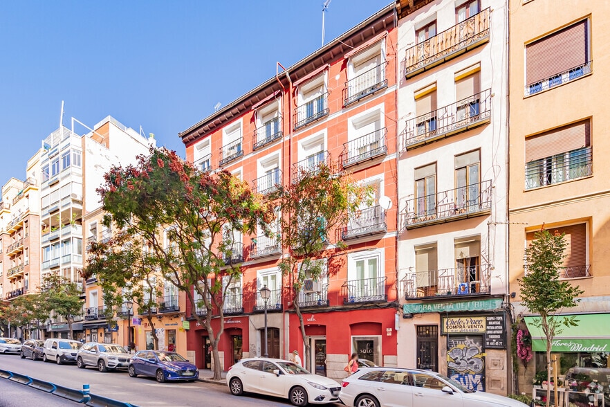 Calle de Fernández de los Ríos, 6, Madrid, Madrid for lease - Building Photo - Image 2 of 3