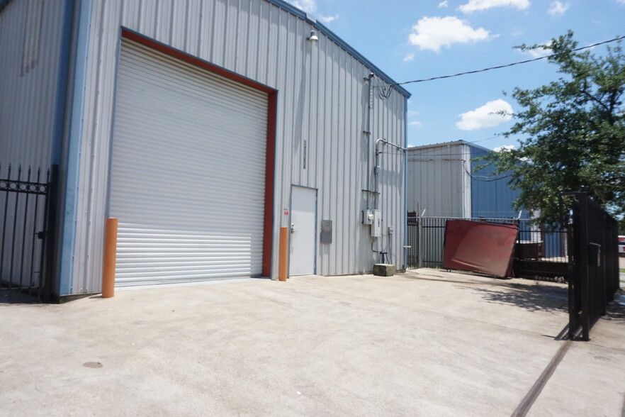 5611 Northdale St, Houston, TX for lease - Building Photo - Image 2 of 12