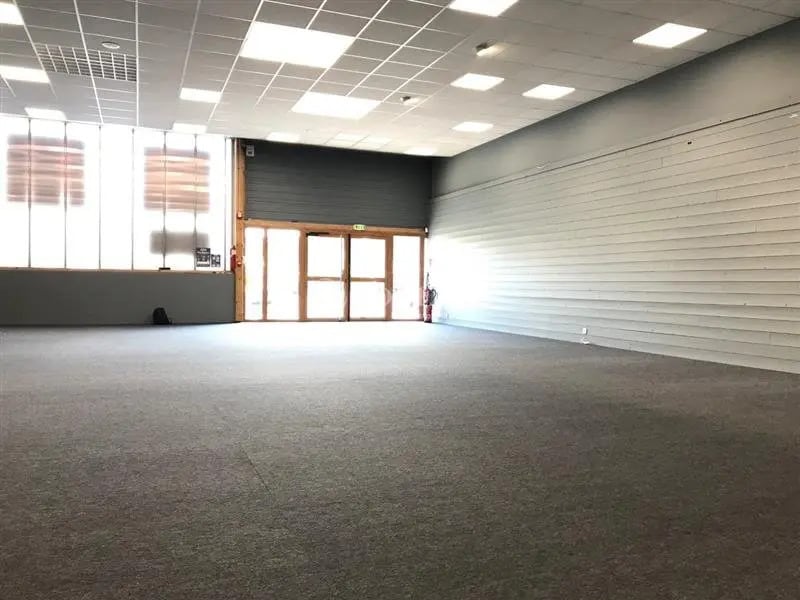 Retail in Épinal for lease Interior Photo- Image 1 of 7