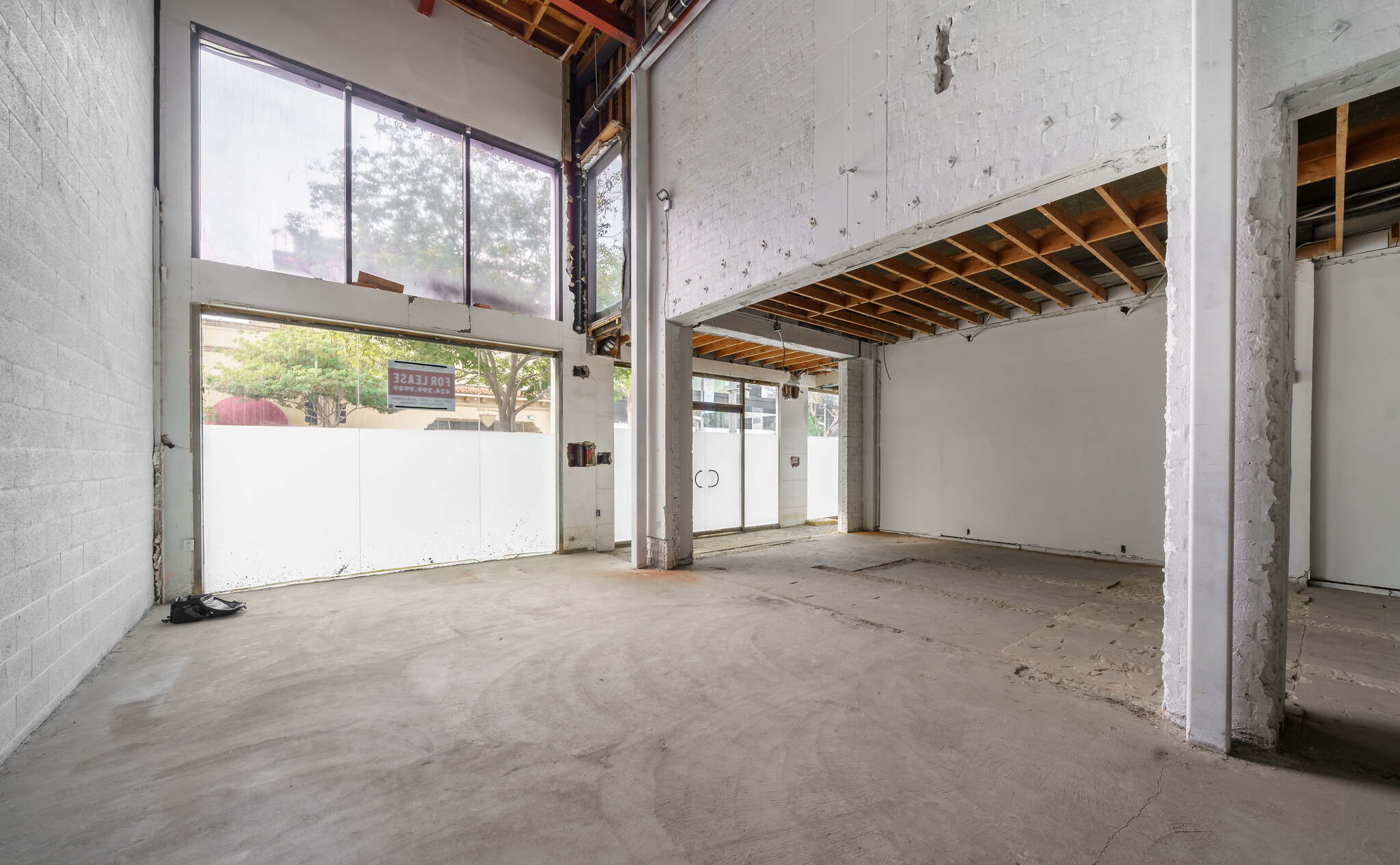 238 N Canon Dr, Beverly Hills, CA for lease Interior Photo- Image 1 of 10