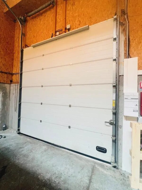 Flex in Chavenay for lease Interior Photo- Image 1 of 4