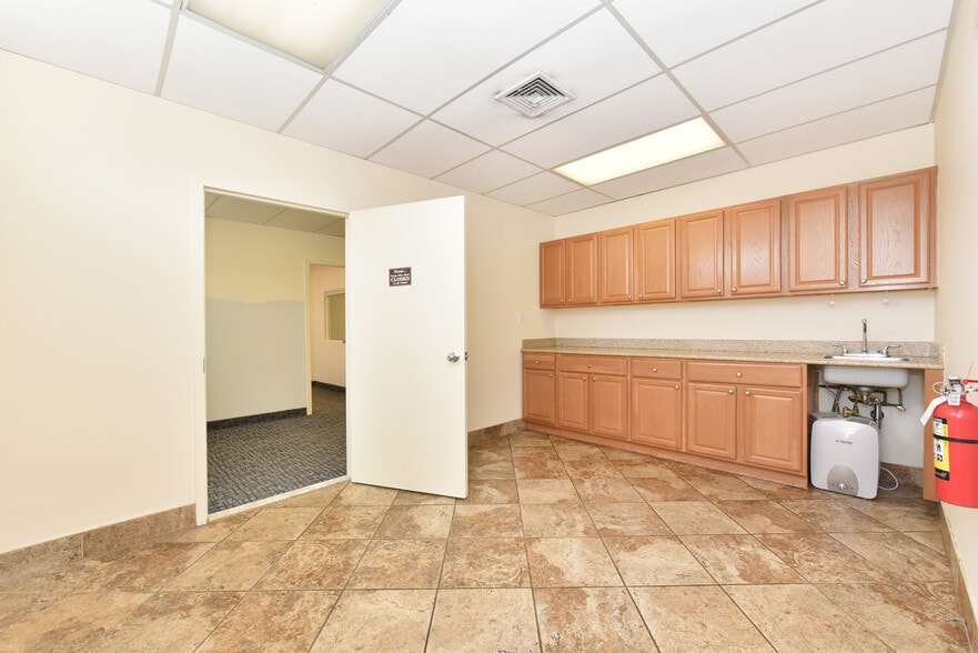 475 Main St, Farmingdale, NY for sale - Building Photo - Image 3 of 8