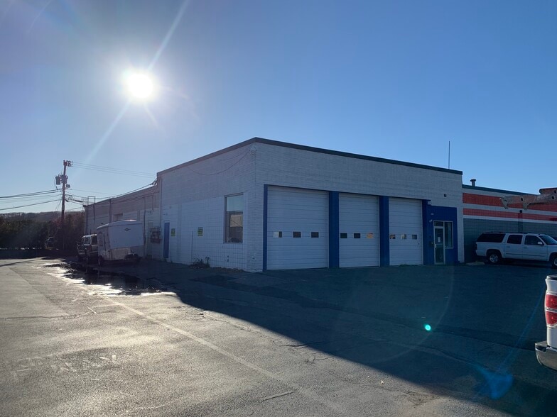 1384 Hartford Ave, Johnston, RI for lease - Building Photo - Image 1 of 6